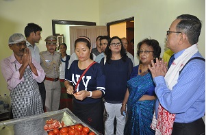 The Governor of Arunachal Pradesh Shri JP Rajkhowa trainers and trainees of the Fruit Processing Centre, set up by the Muskan Welfare Society in the Raj Bhavan Complex, Itanagar on 25th June 2016